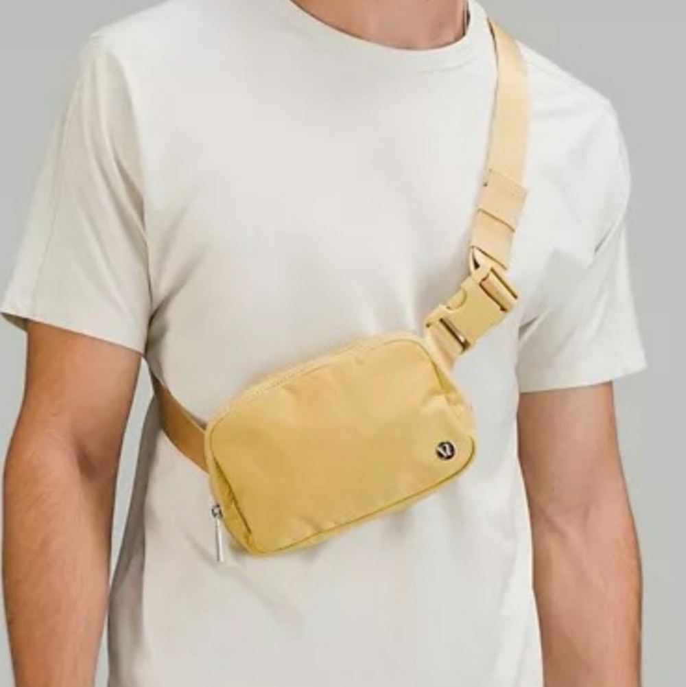 Lululemon Everywhere Belt Bag